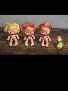 Super Cute Set Of 3 Vintage 1979 Strawberry Shortcake Dolls & Pet.